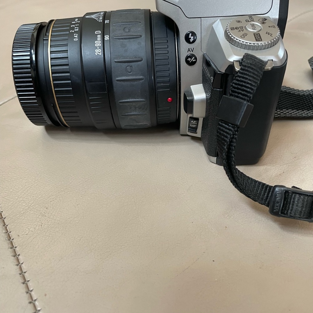 MINOLTA MAXXUM 4 CAMERA & MINOLTA QUANTARAY 28:90mm LENS WITH BAG - Picture 9 of 16